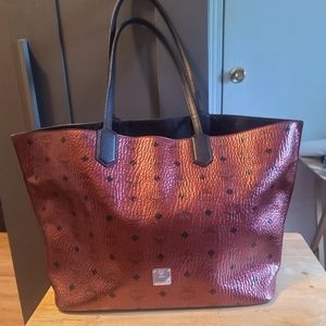 Cute Authentic 💖 MCM Medium Spot Viestos Leather Shopper Scooter Red